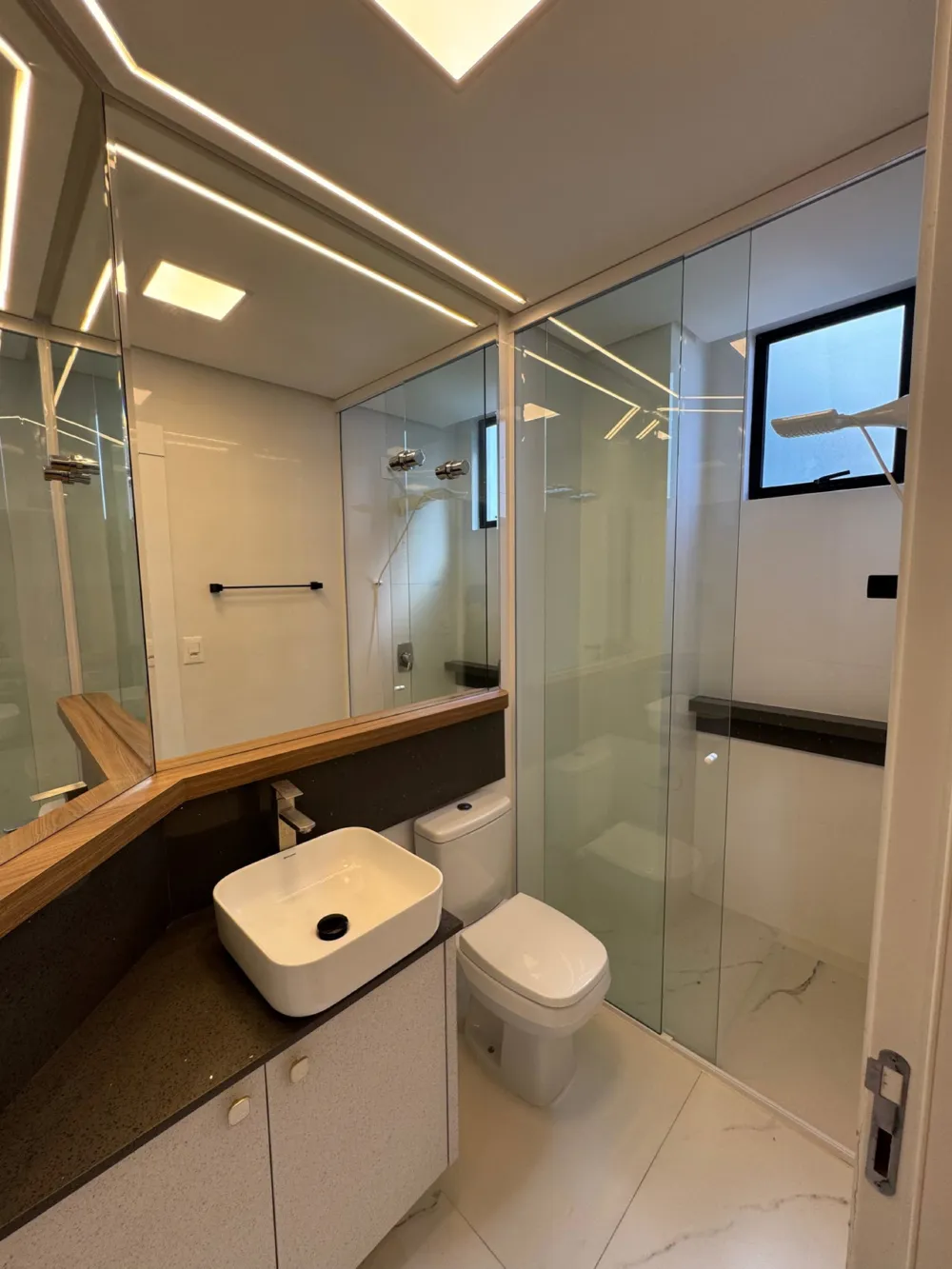 Apartamento para venda no bairro Meia Praia em Itapema