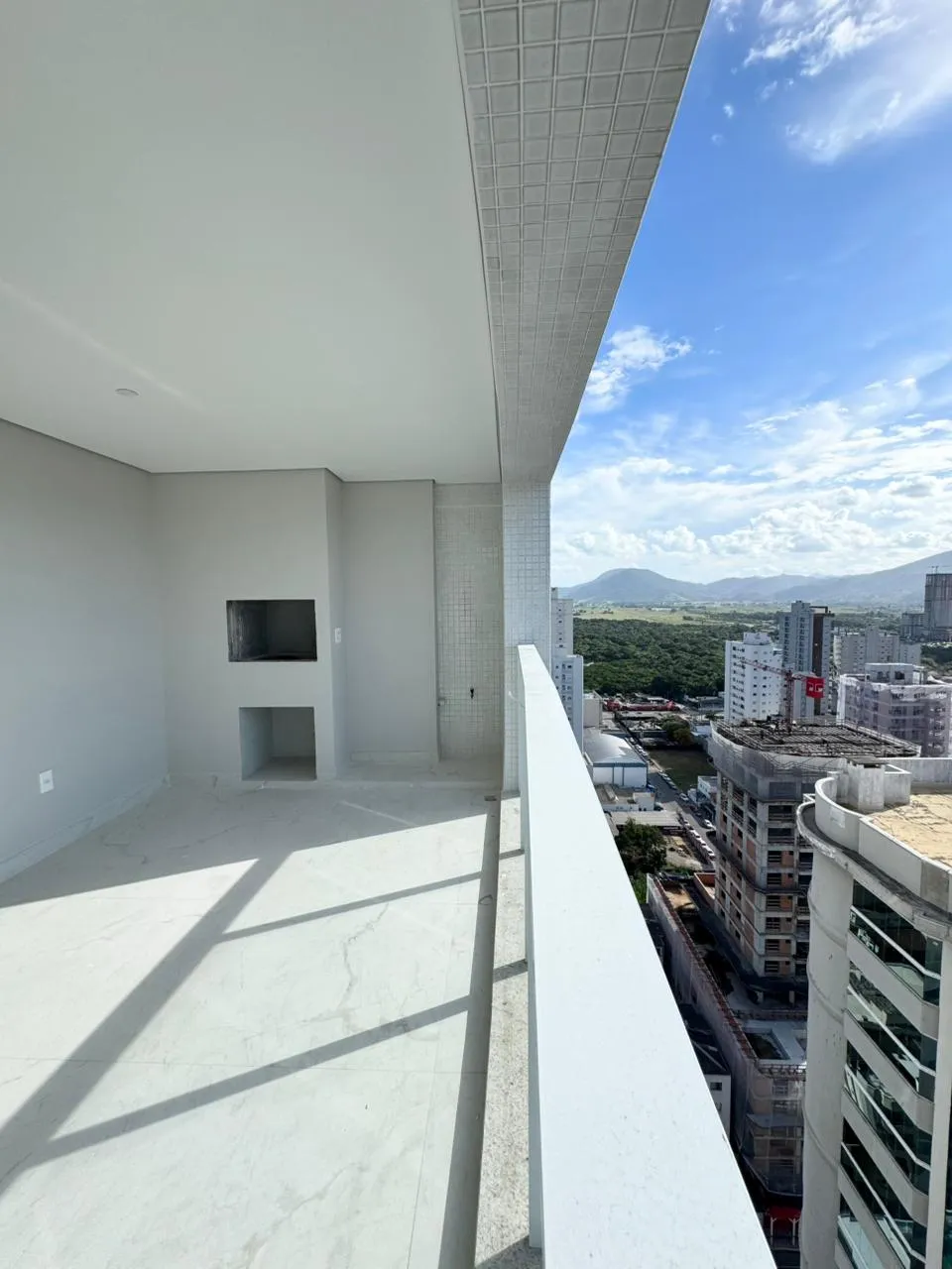 Apartamento para venda no bairro Meia Praia em Itapema