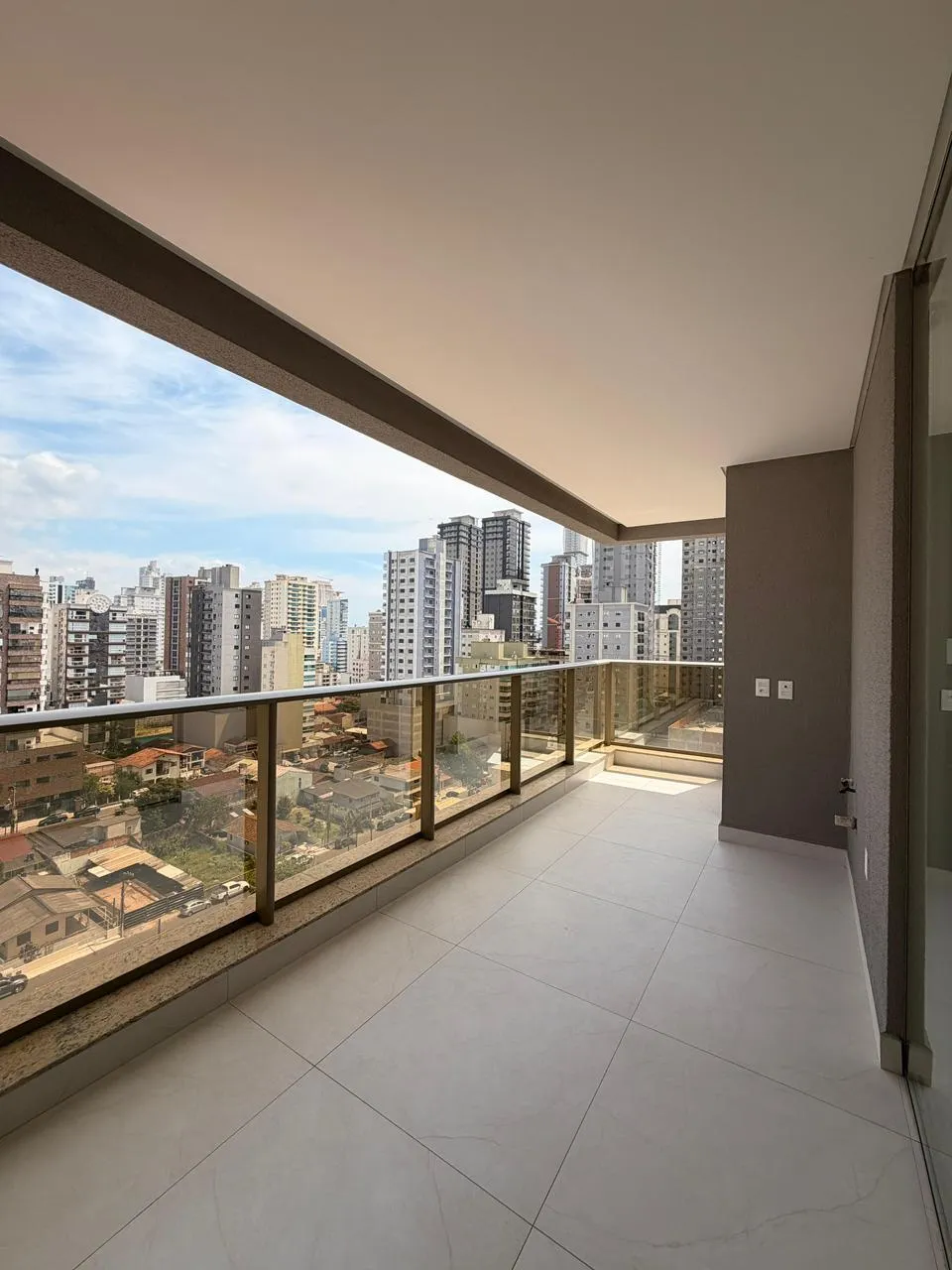 Apartamento para venda no bairro Meia Praia em Itapema