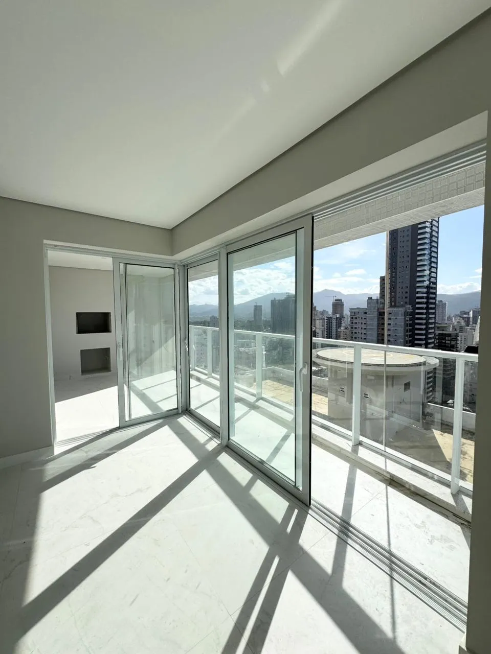 Apartamento para venda no bairro Meia Praia em Itapema