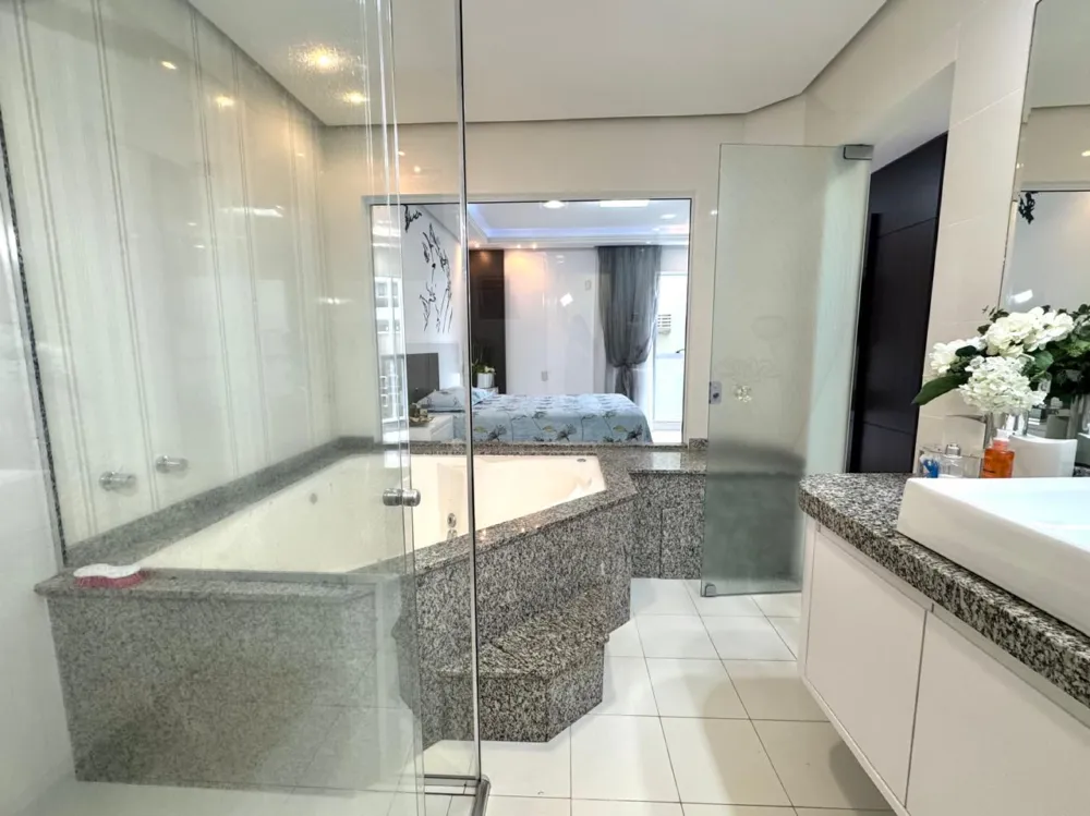 Apartamento para venda no bairro Meia Praia em Itapema