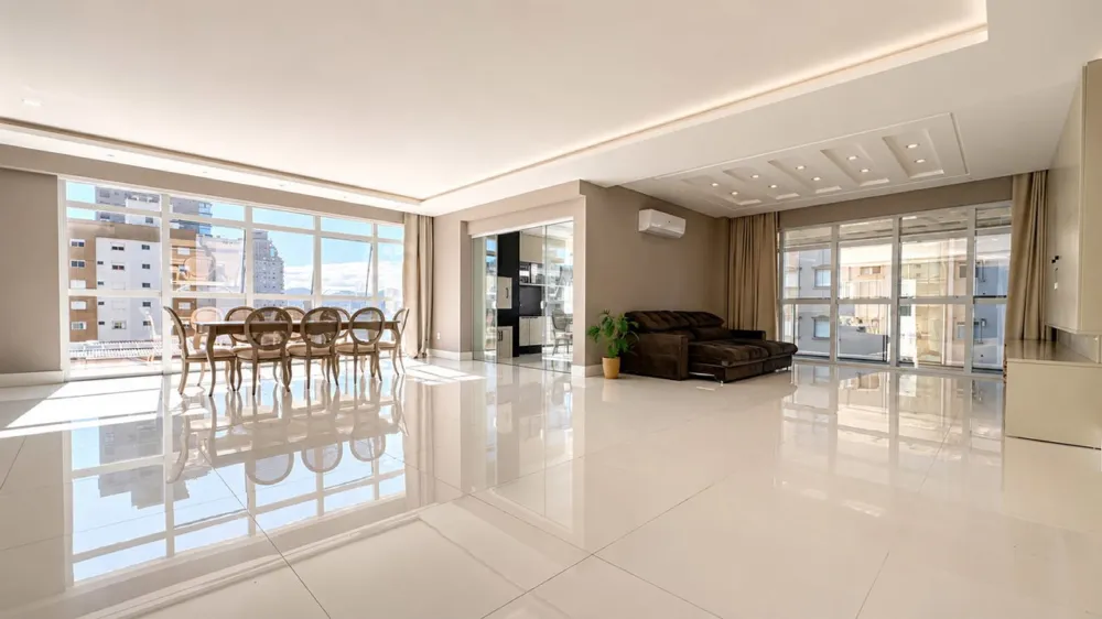 Apartamento para venda no bairro Meia Praia em Itapema