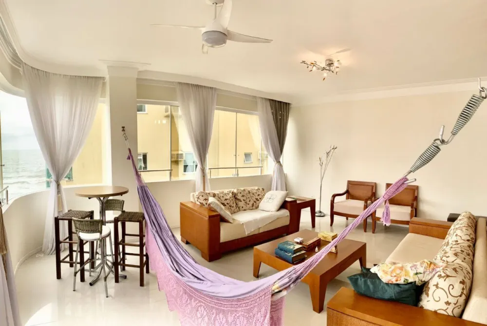 Apartamento para venda no bairro Meia Praia em Itapema