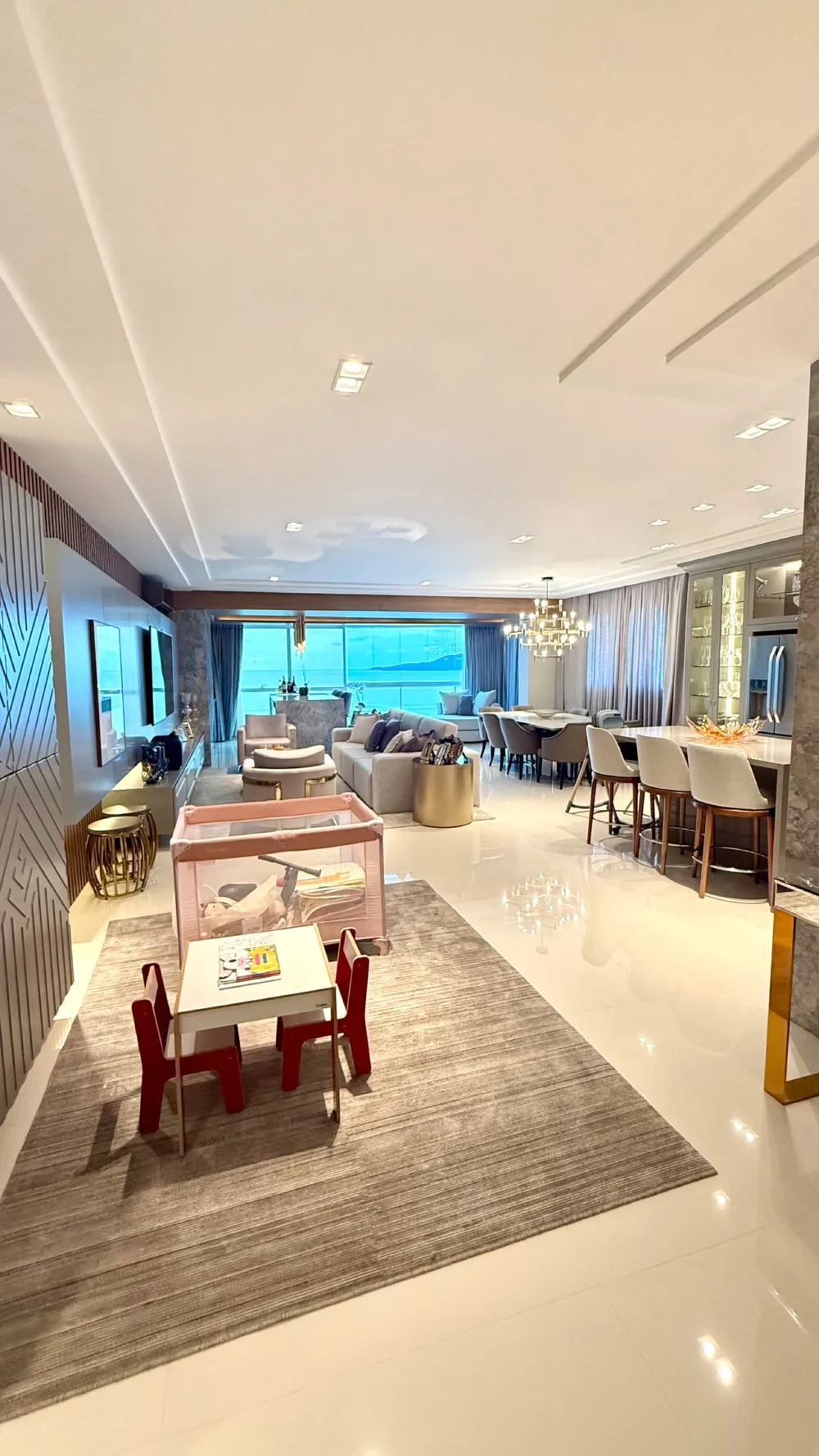 Apartamento para venda no bairro Meia Praia em Itapema