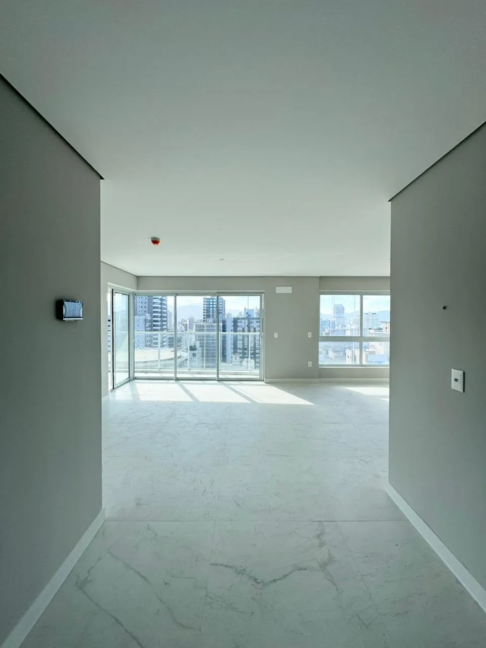 Apartamento para venda no bairro Meia Praia em Itapema