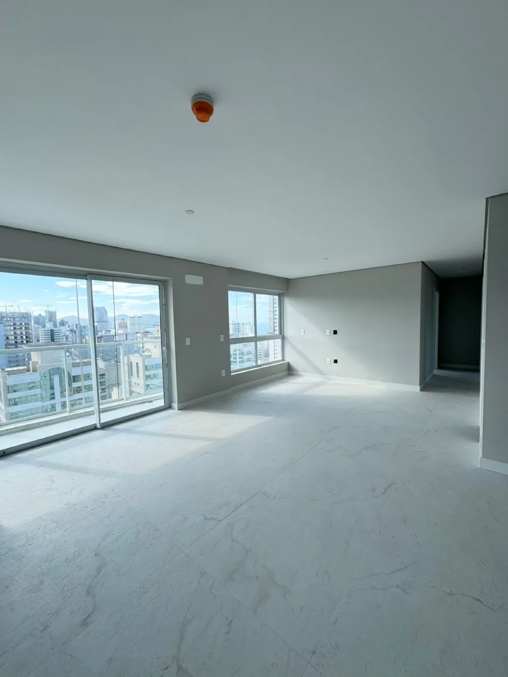 Apartamento para venda no bairro Meia Praia em Itapema