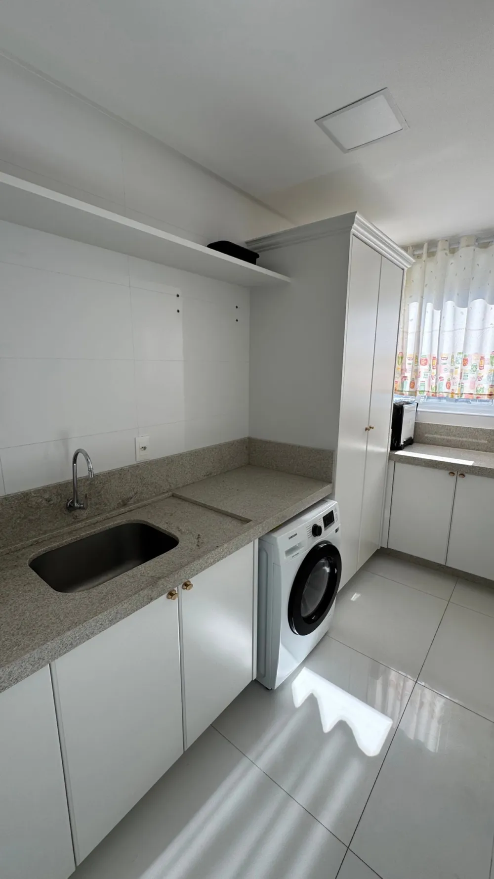 Apartamento para venda no bairro Meia Praia em Itapema