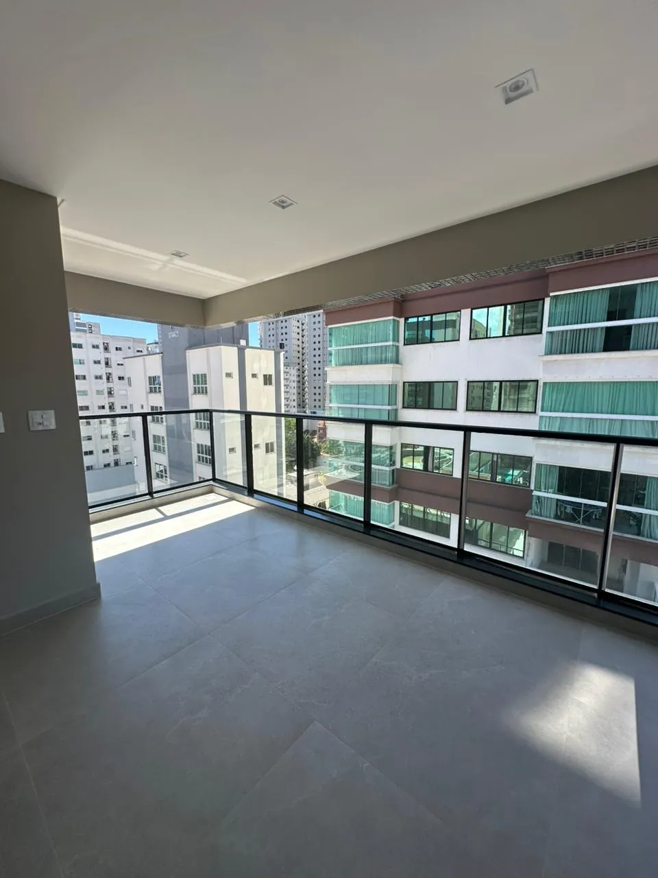Apartamento 3 quartos para venda no bairro Meia Praia em Itapema