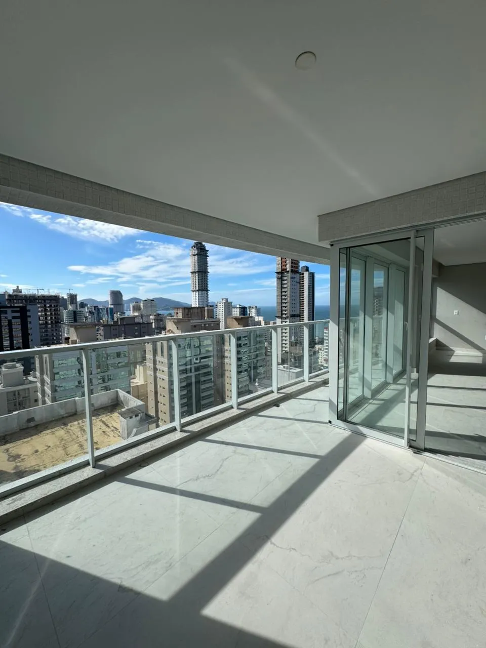 Apartamento para venda no bairro Meia Praia em Itapema
