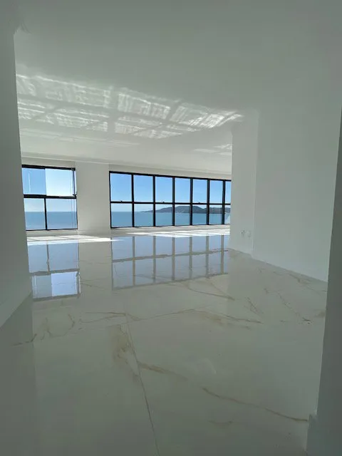 Apartamento para venda no bairro Meia Praia em Itapema