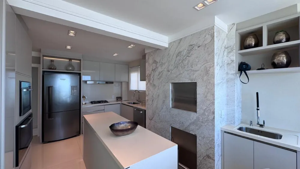 Apartamento para venda no bairro Meia Praia em Itapema