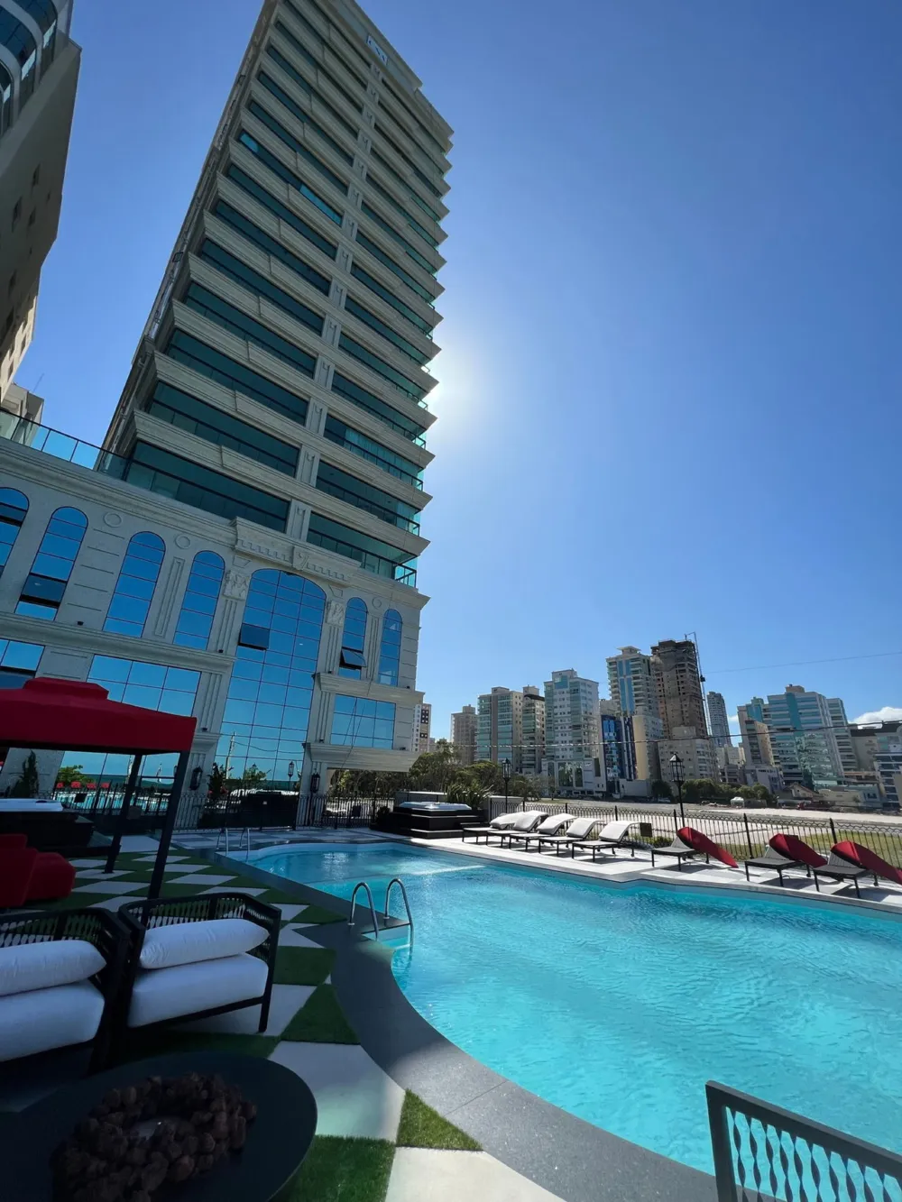 Apartamento para reserva no bairro Meia Praia em Itapema