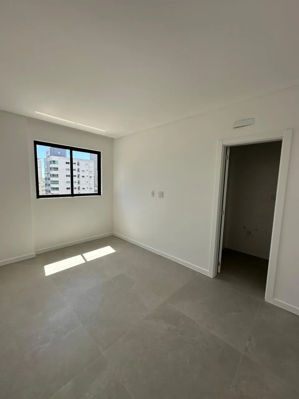 Apartamento 3 quartos para venda no bairro Meia Praia em Itapema