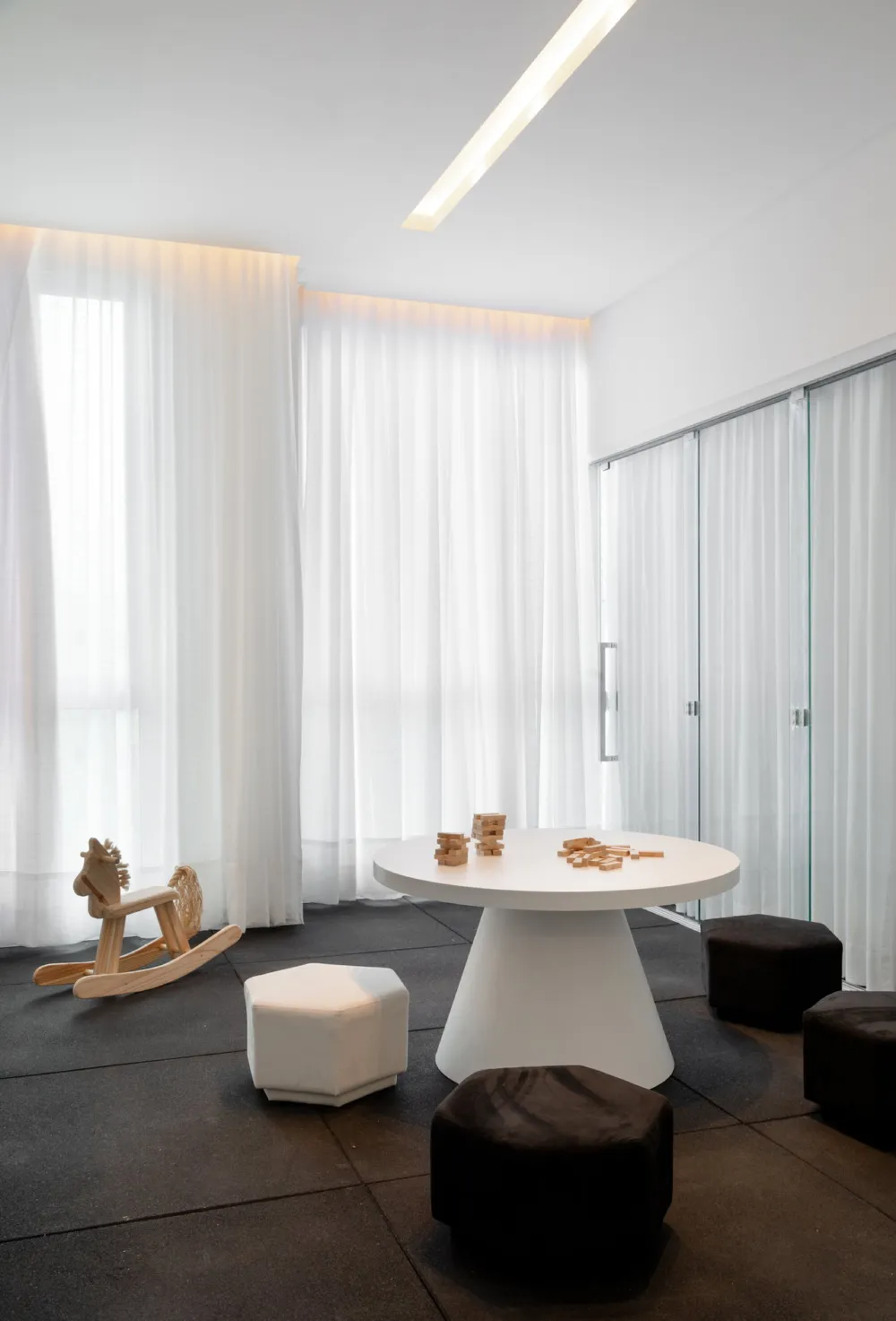 Apartamento para venda no bairro Meia Praia em Itapema