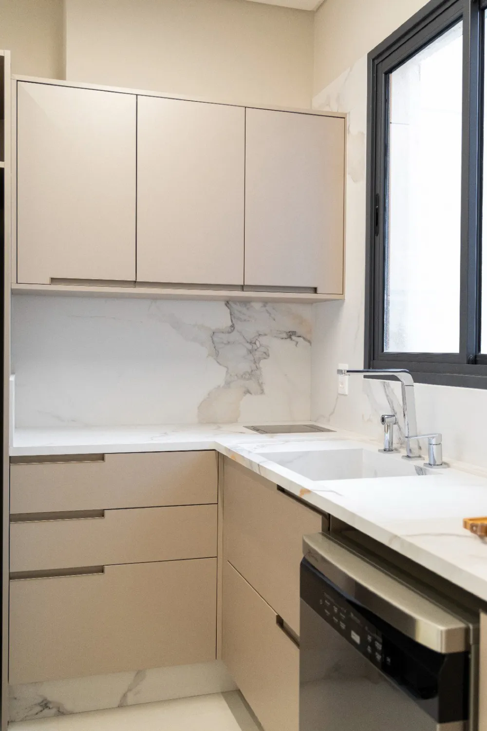 Apartamento para venda no bairro Meia Praia em Itapema