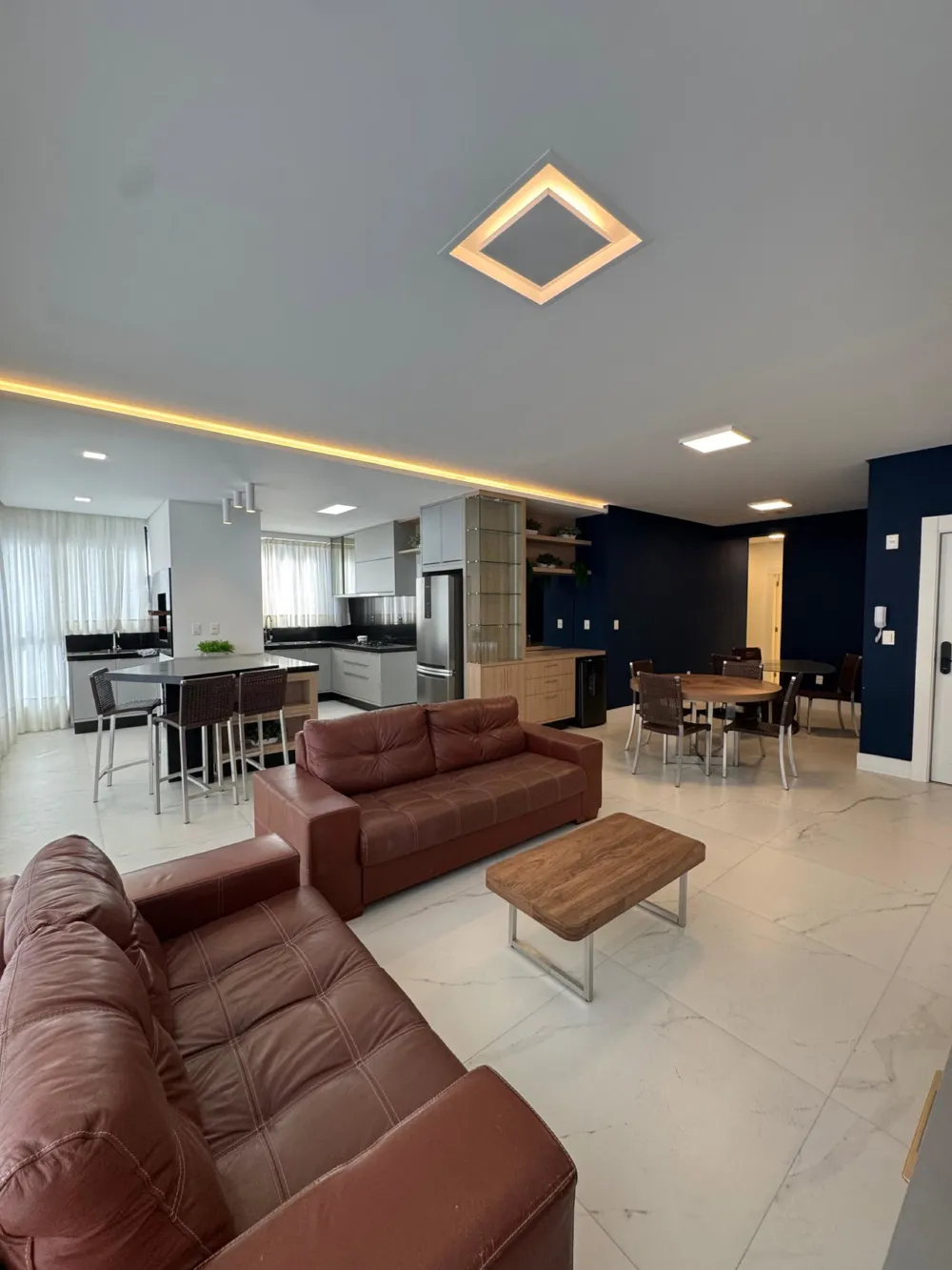 Apartamento para venda no bairro Meia Praia em Itapema