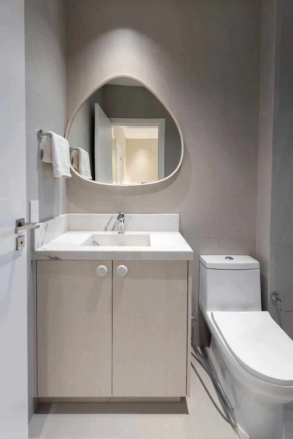 Apartamento para venda no bairro Meia Praia em Itapema