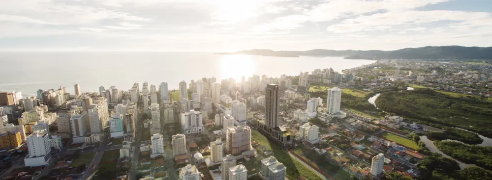 Apartamento para venda no bairro Meia Praia em Itapema