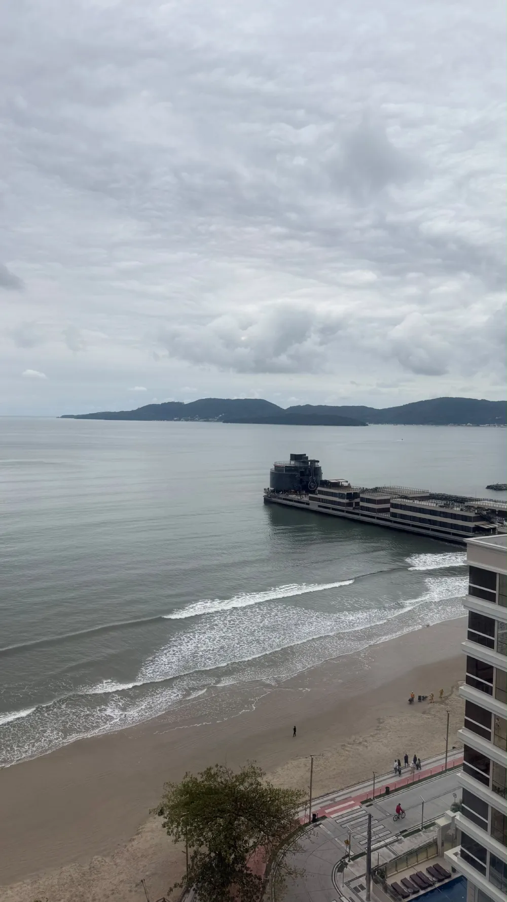 Apartamento para venda no bairro Meia Praia em Itapema