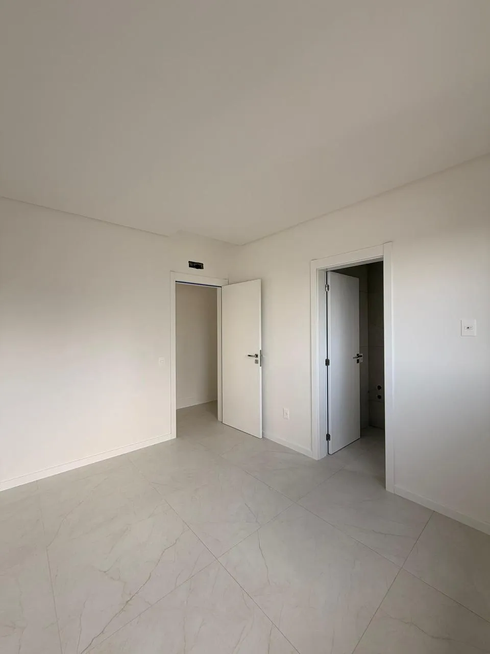 Apartamento para venda no bairro Meia Praia em Itapema