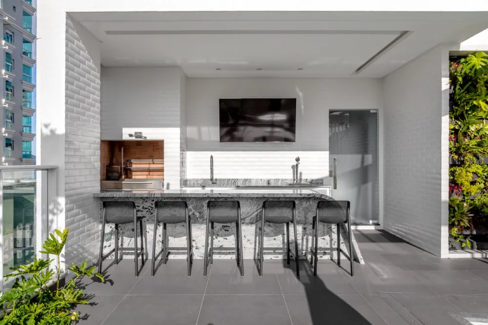 Apartamento para venda no bairro Meia Praia em Itapema