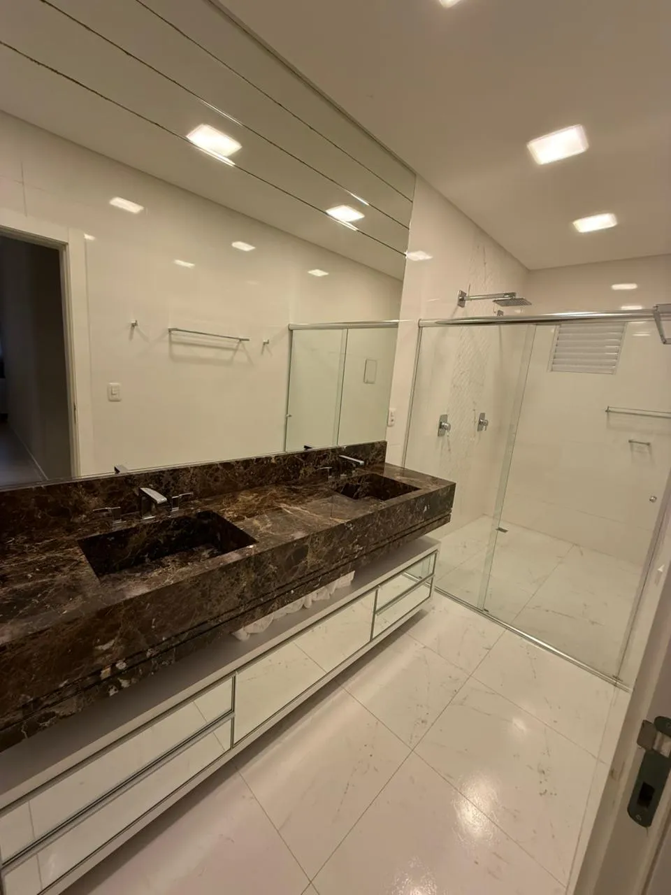 Apartamento para venda no bairro Meia Praia em Itapema