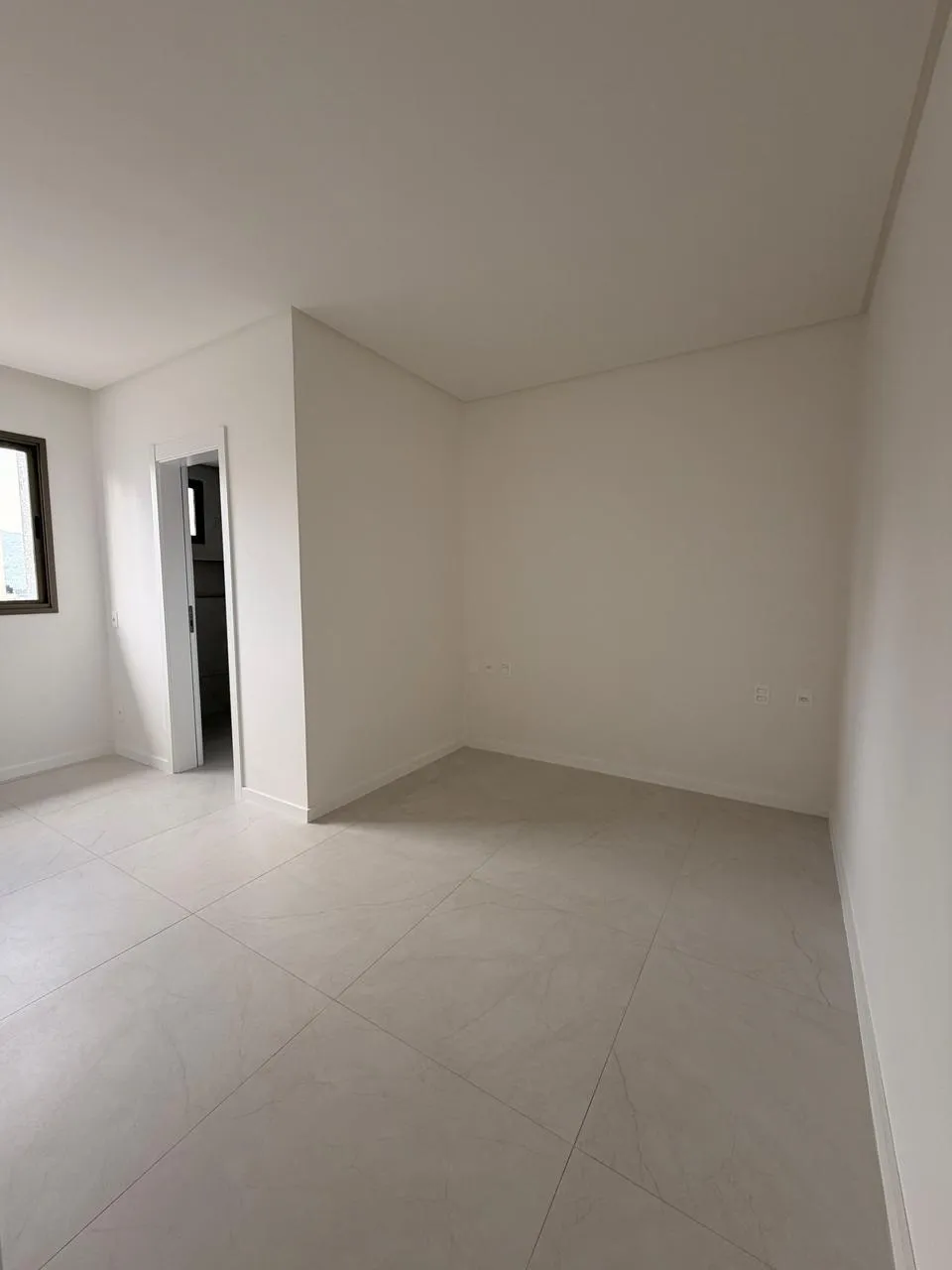 Apartamento para venda no bairro Meia Praia em Itapema