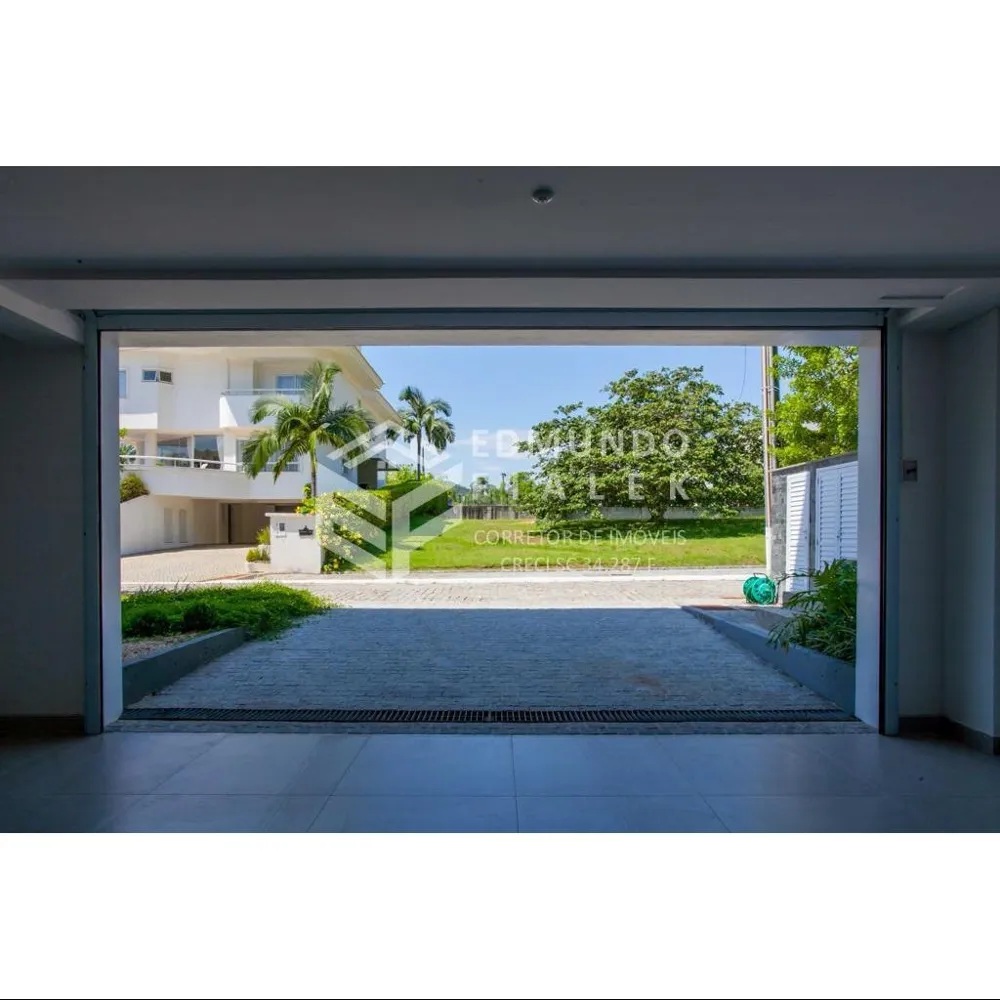 Casa Alto Padrão em Balneário Camboriú. 